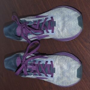 Brooks Women's Gray and Purple Sneakers